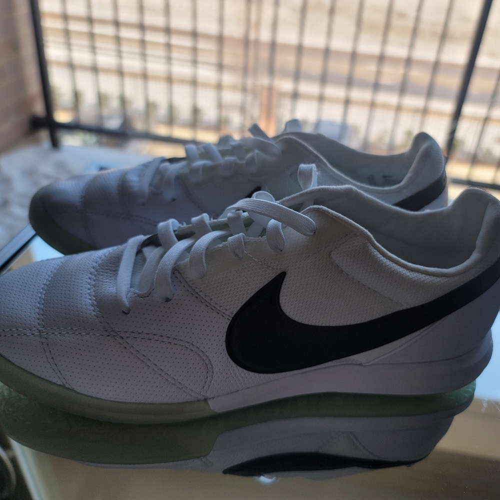 Sneakers - Picture 2 of 6